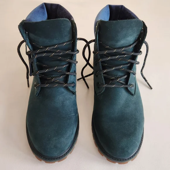 Timberland Velvet Boots inDark green